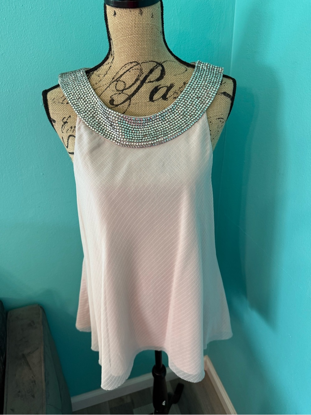 EUC Alice + Olivia Sleeveless Blouse with Rhinestone Neckline Fully Lined Size L